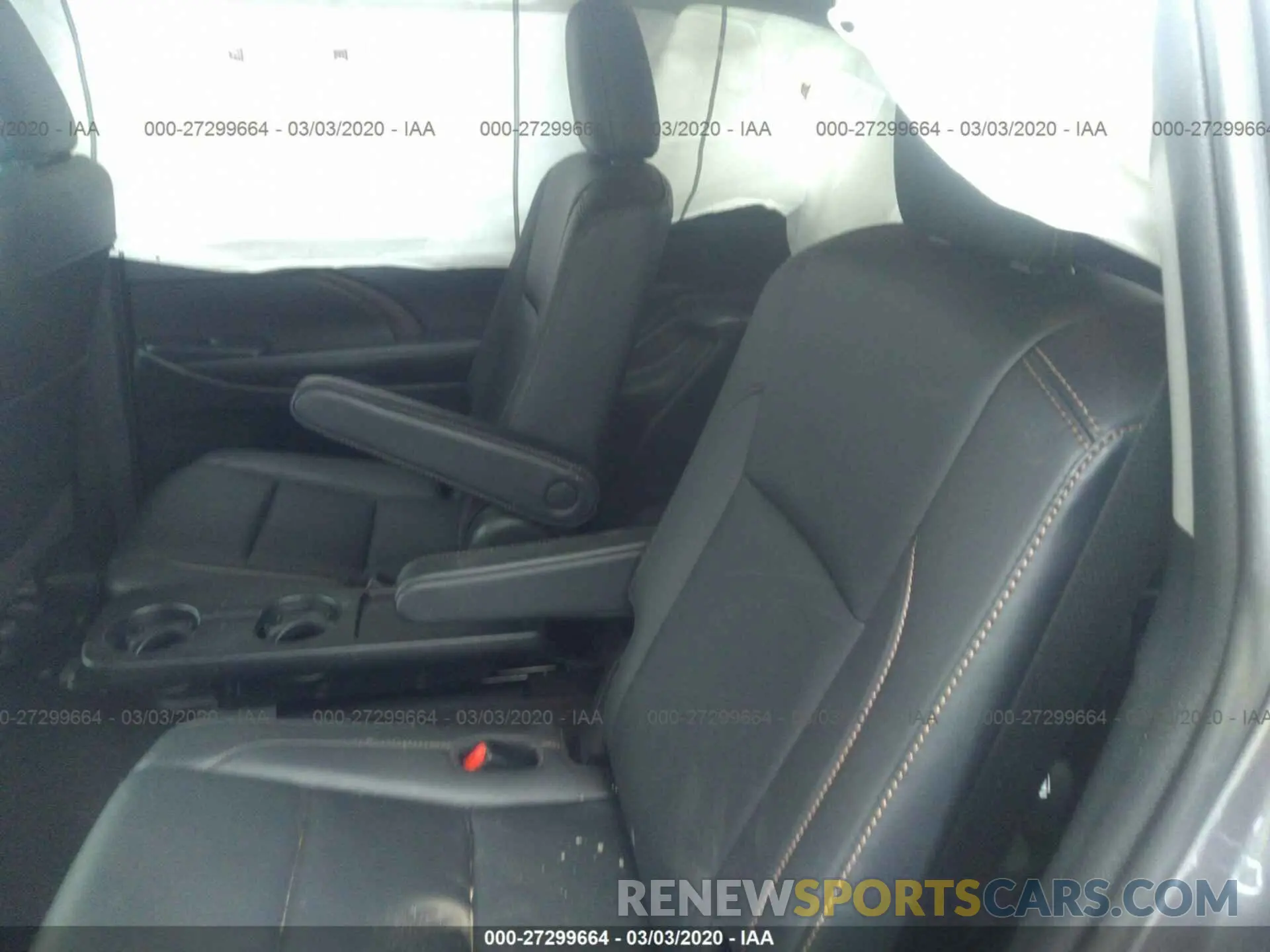8 Photograph of a damaged car 5TDJZRFH8KS584577 TOYOTA HIGHLANDER 2019