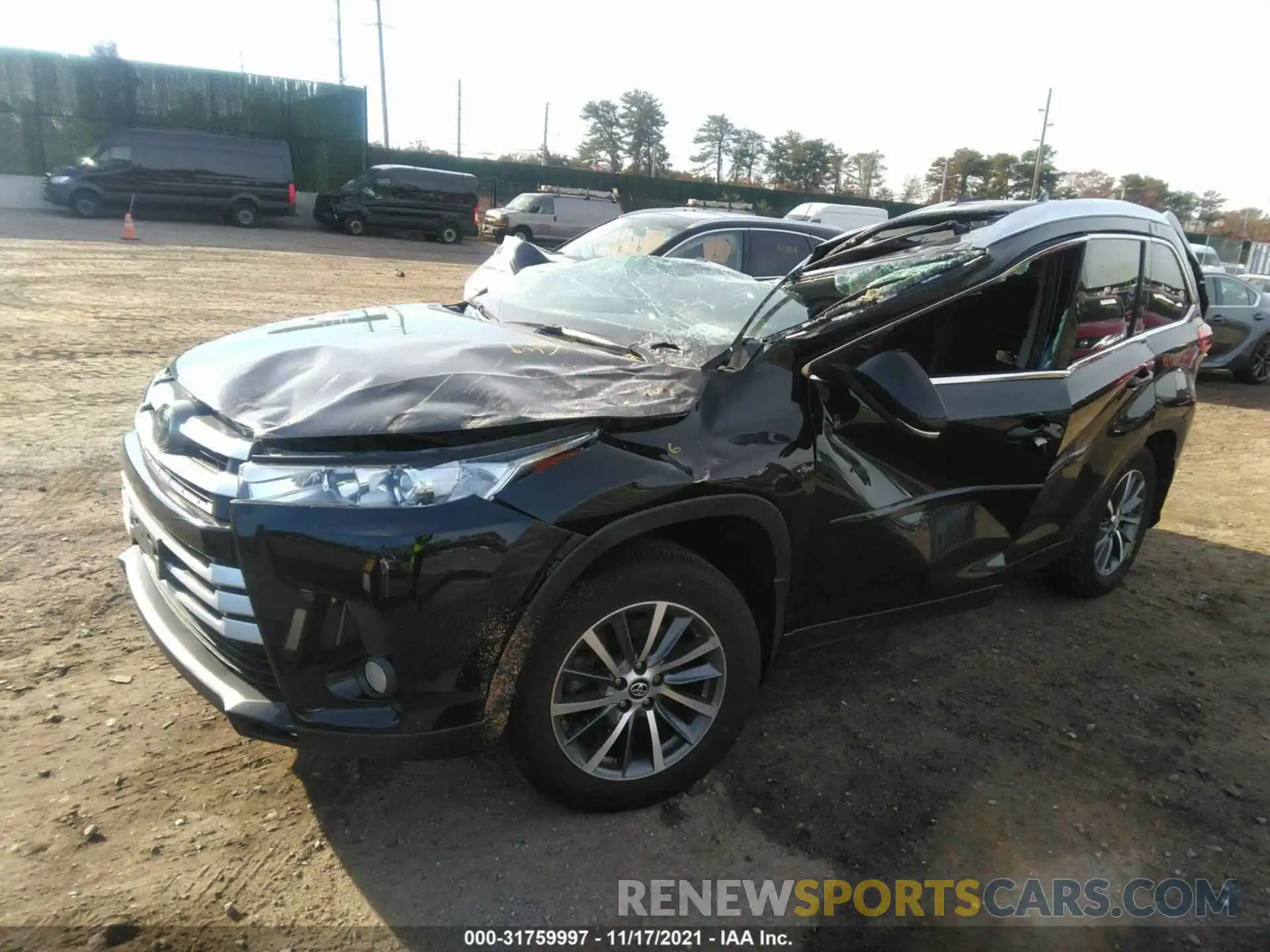 2 Photograph of a damaged car 5TDJZRFH8KS588600 TOYOTA HIGHLANDER 2019