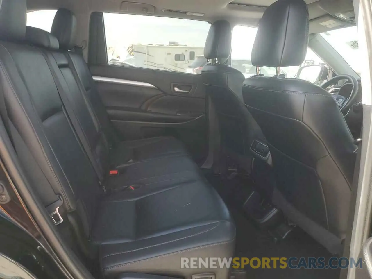 12 Photograph of a damaged car 5TDJZRFH8KS589441 TOYOTA HIGHLANDER 2019