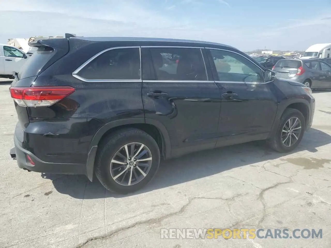 3 Photograph of a damaged car 5TDJZRFH8KS589441 TOYOTA HIGHLANDER 2019