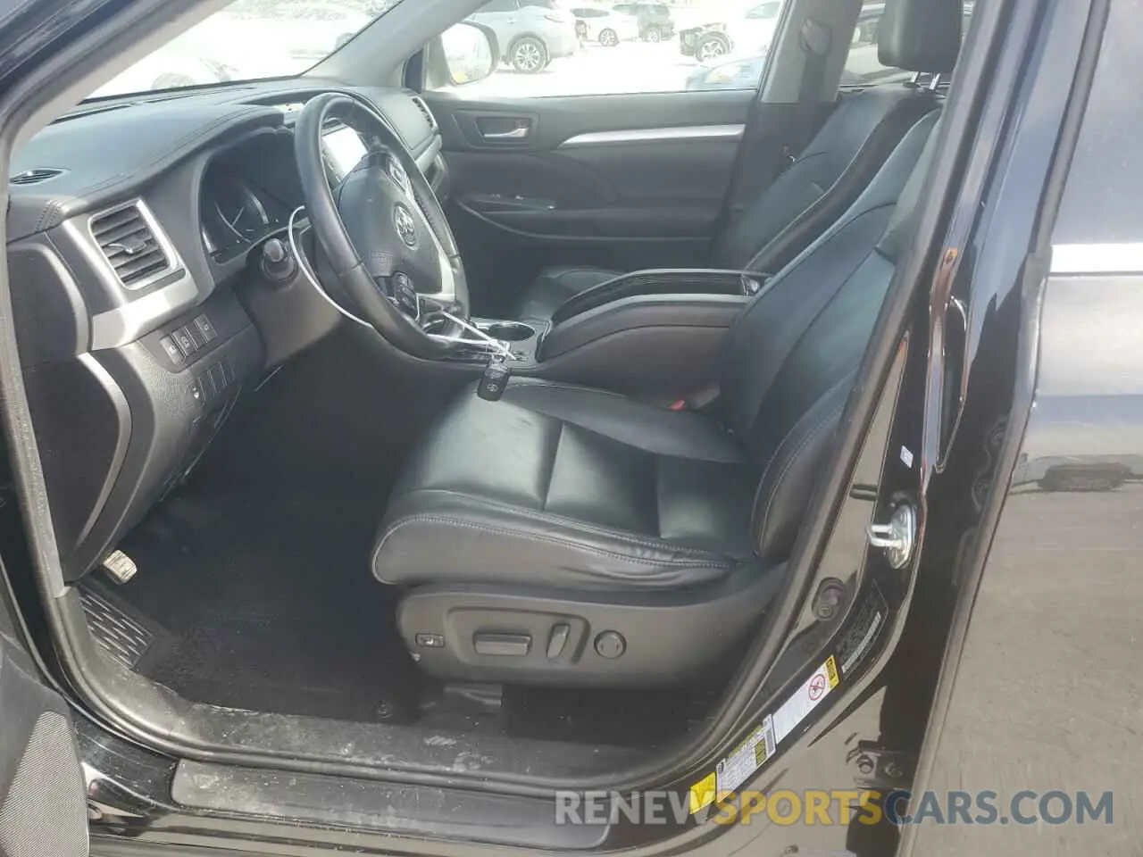 7 Photograph of a damaged car 5TDJZRFH8KS589441 TOYOTA HIGHLANDER 2019