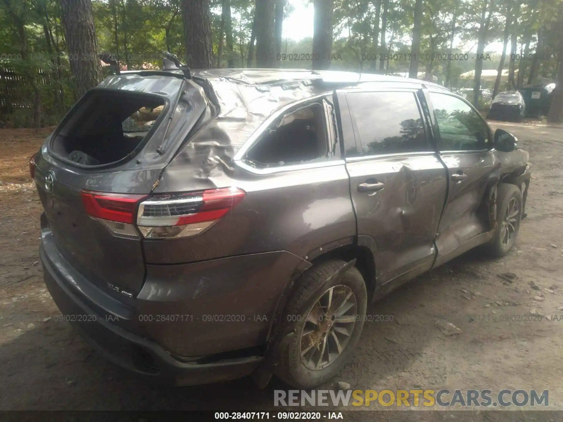 4 Photograph of a damaged car 5TDJZRFH8KS591609 TOYOTA HIGHLANDER 2019