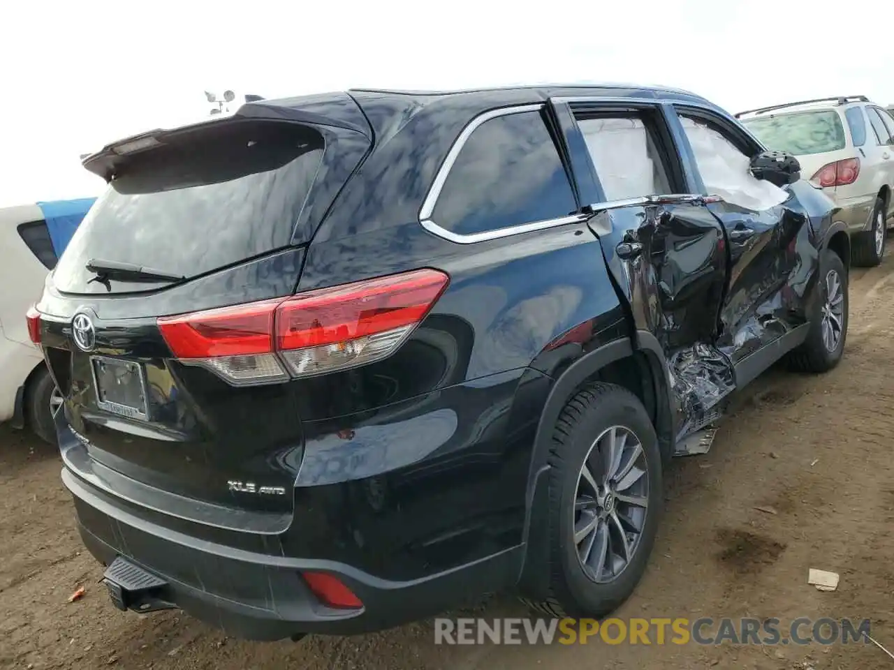 3 Photograph of a damaged car 5TDJZRFH8KS598141 TOYOTA HIGHLANDER 2019