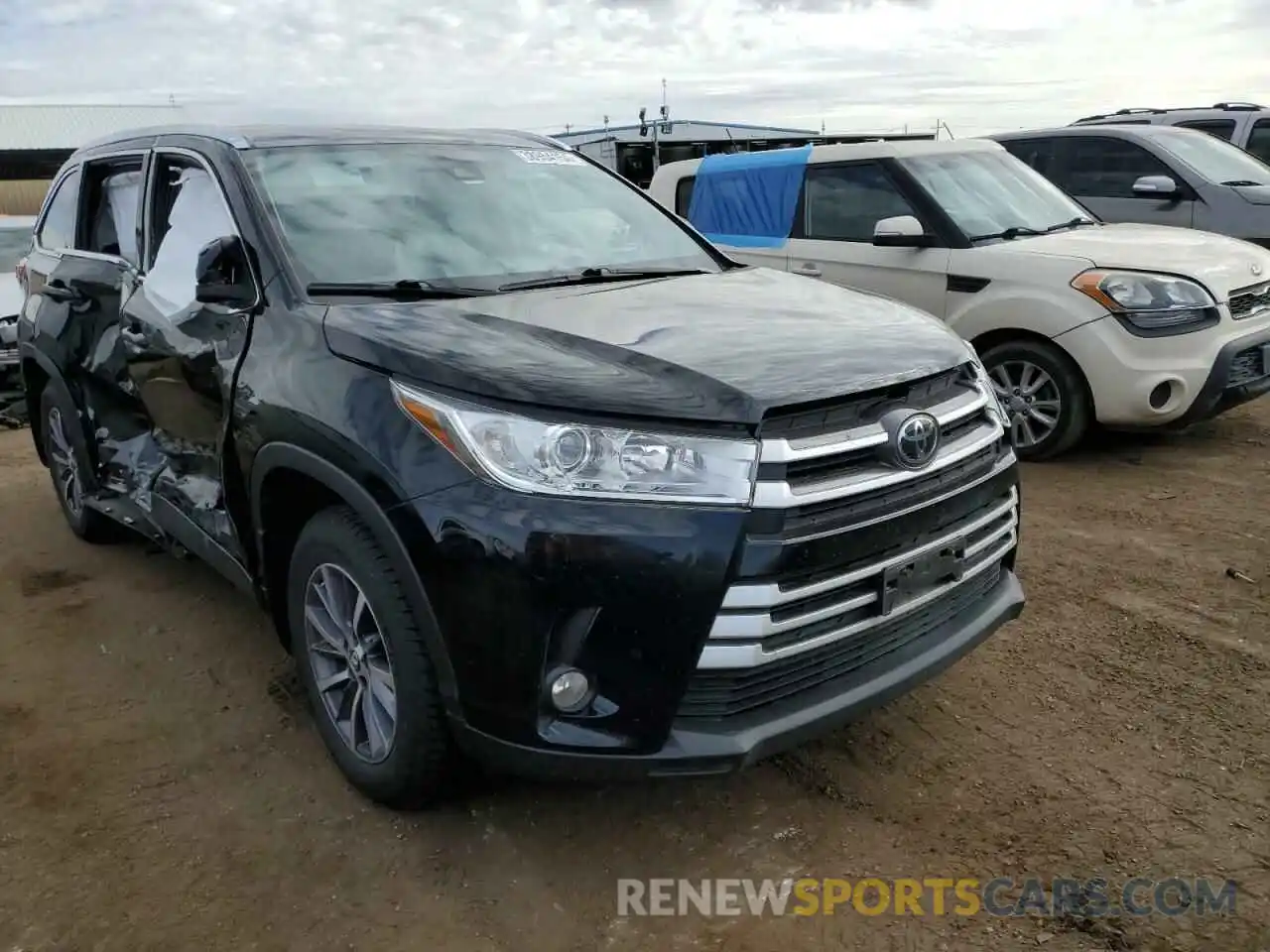 4 Photograph of a damaged car 5TDJZRFH8KS598141 TOYOTA HIGHLANDER 2019