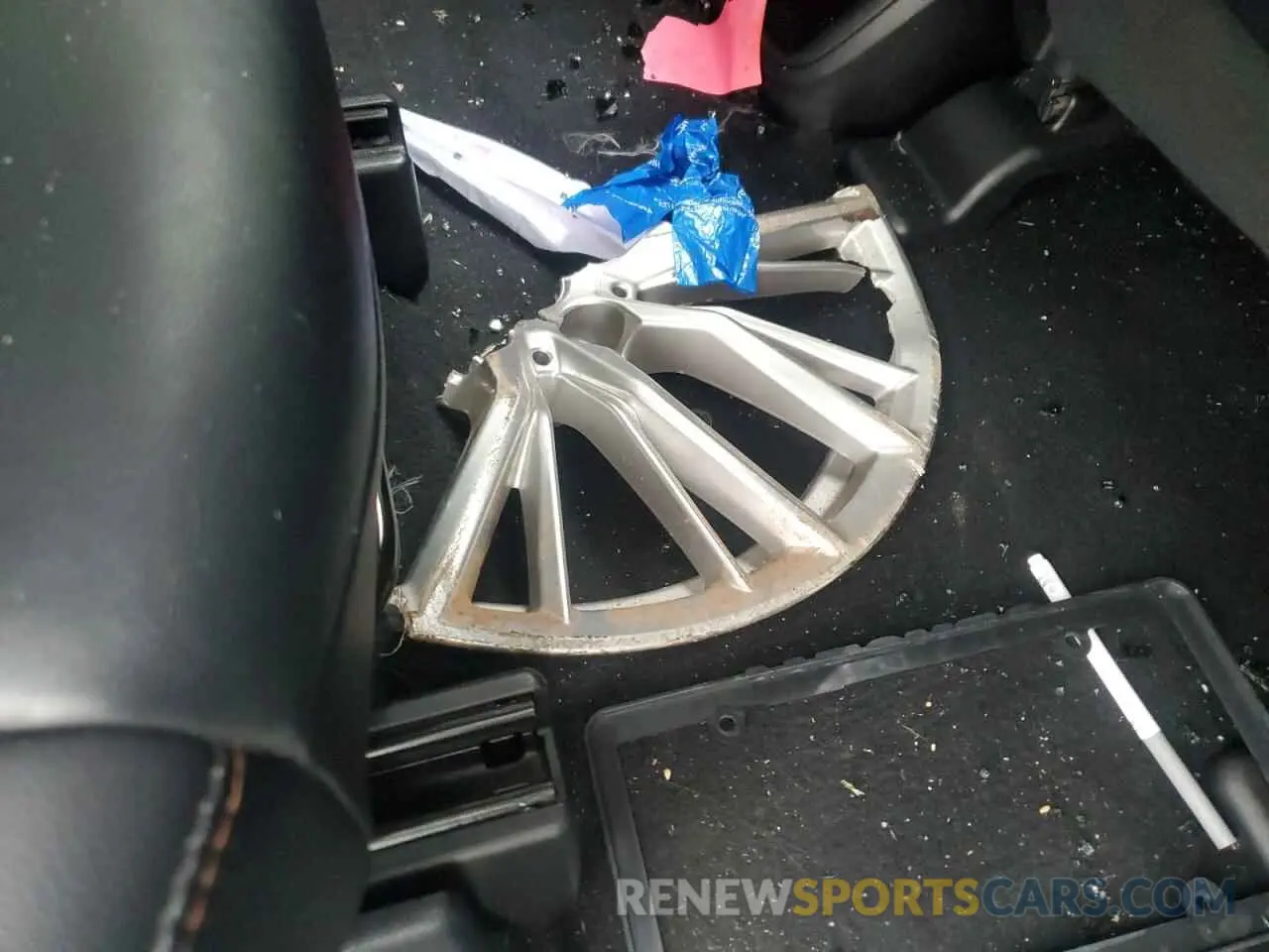 13 Photograph of a damaged car 5TDJZRFH8KS600339 TOYOTA HIGHLANDER 2019