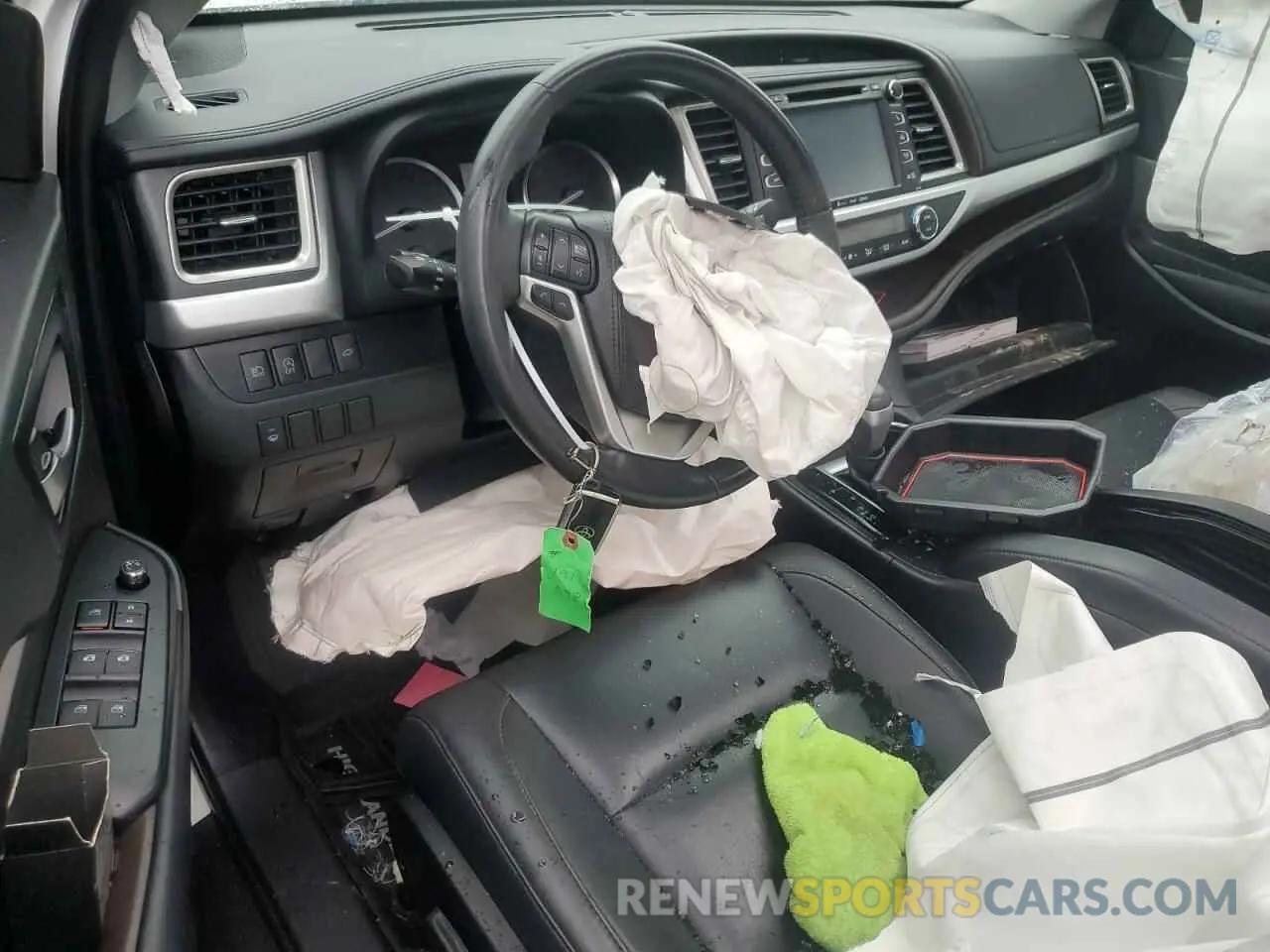 8 Photograph of a damaged car 5TDJZRFH8KS600339 TOYOTA HIGHLANDER 2019