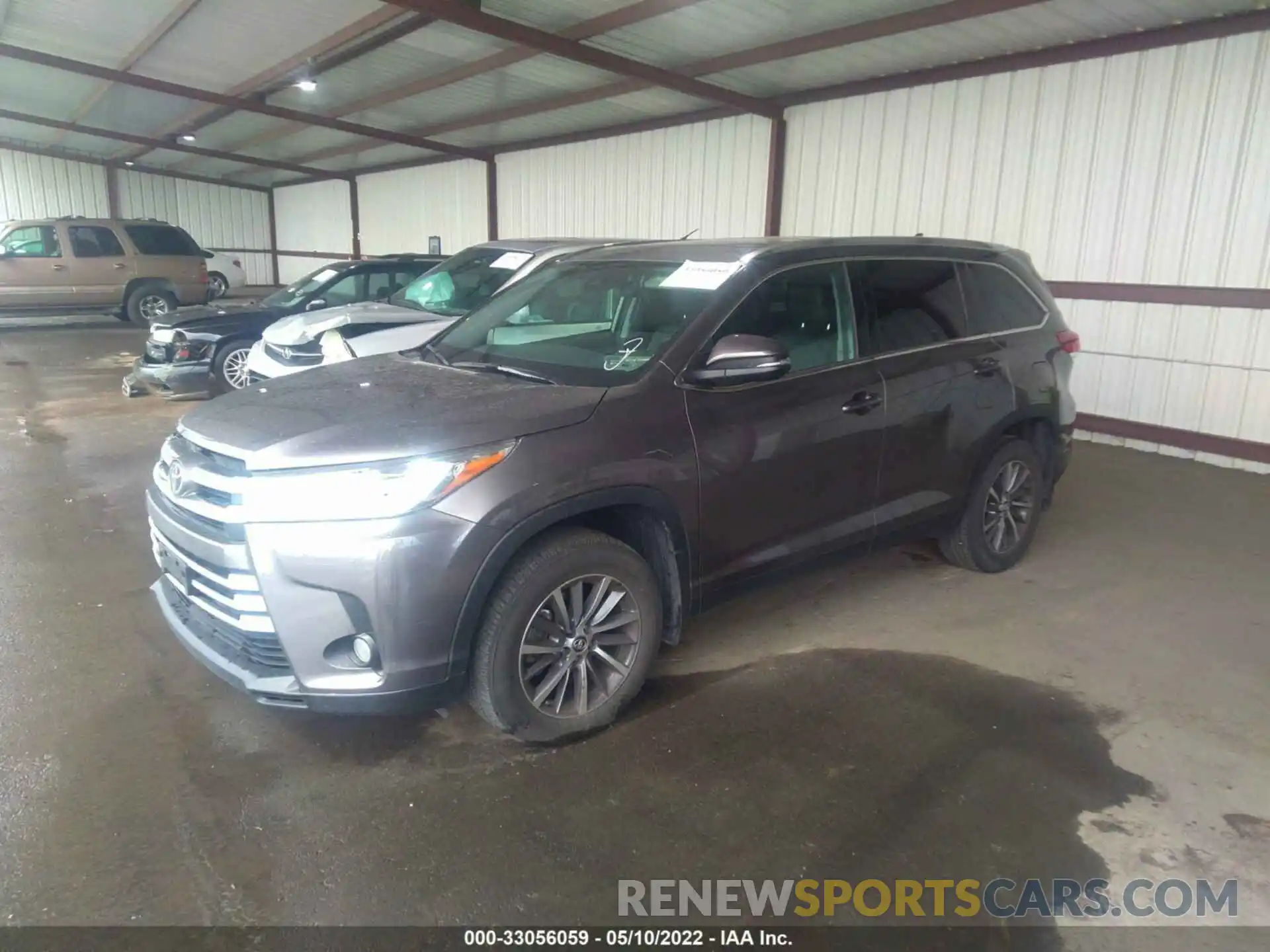 2 Photograph of a damaged car 5TDJZRFH8KS601944 TOYOTA HIGHLANDER 2019