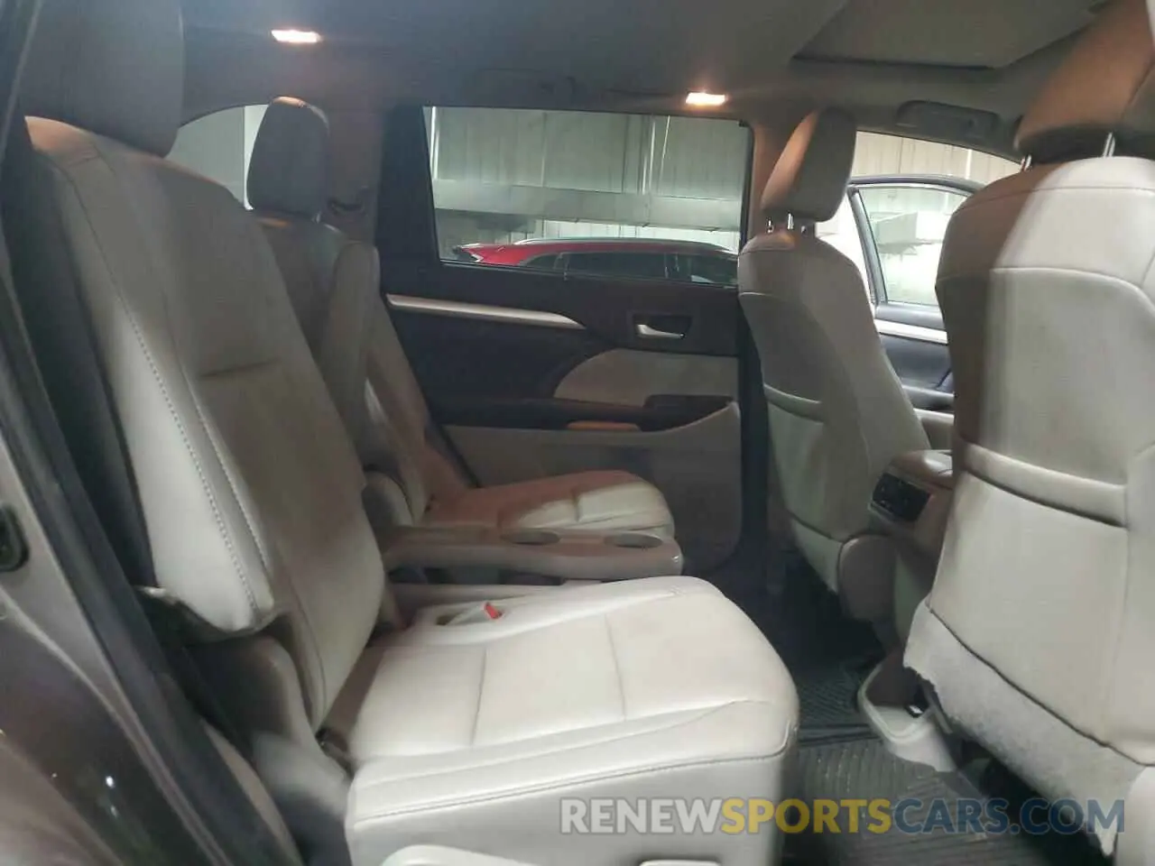 11 Photograph of a damaged car 5TDJZRFH8KS612331 TOYOTA HIGHLANDER 2019