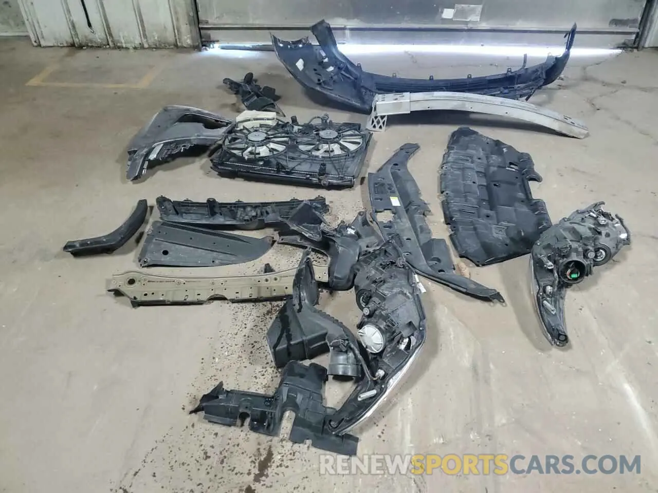 13 Photograph of a damaged car 5TDJZRFH8KS612331 TOYOTA HIGHLANDER 2019