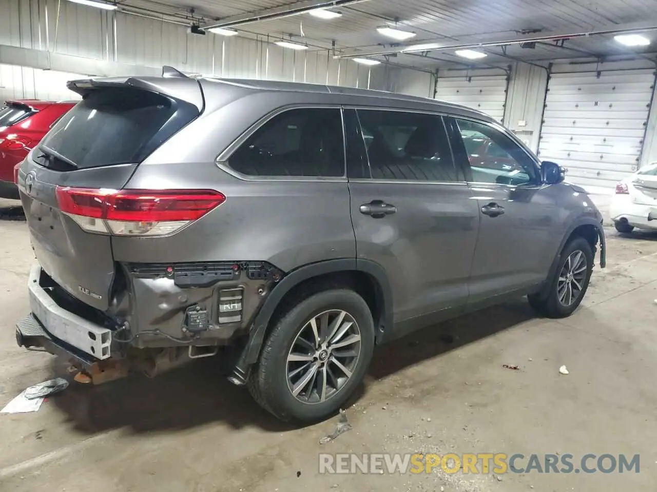 3 Photograph of a damaged car 5TDJZRFH8KS612331 TOYOTA HIGHLANDER 2019