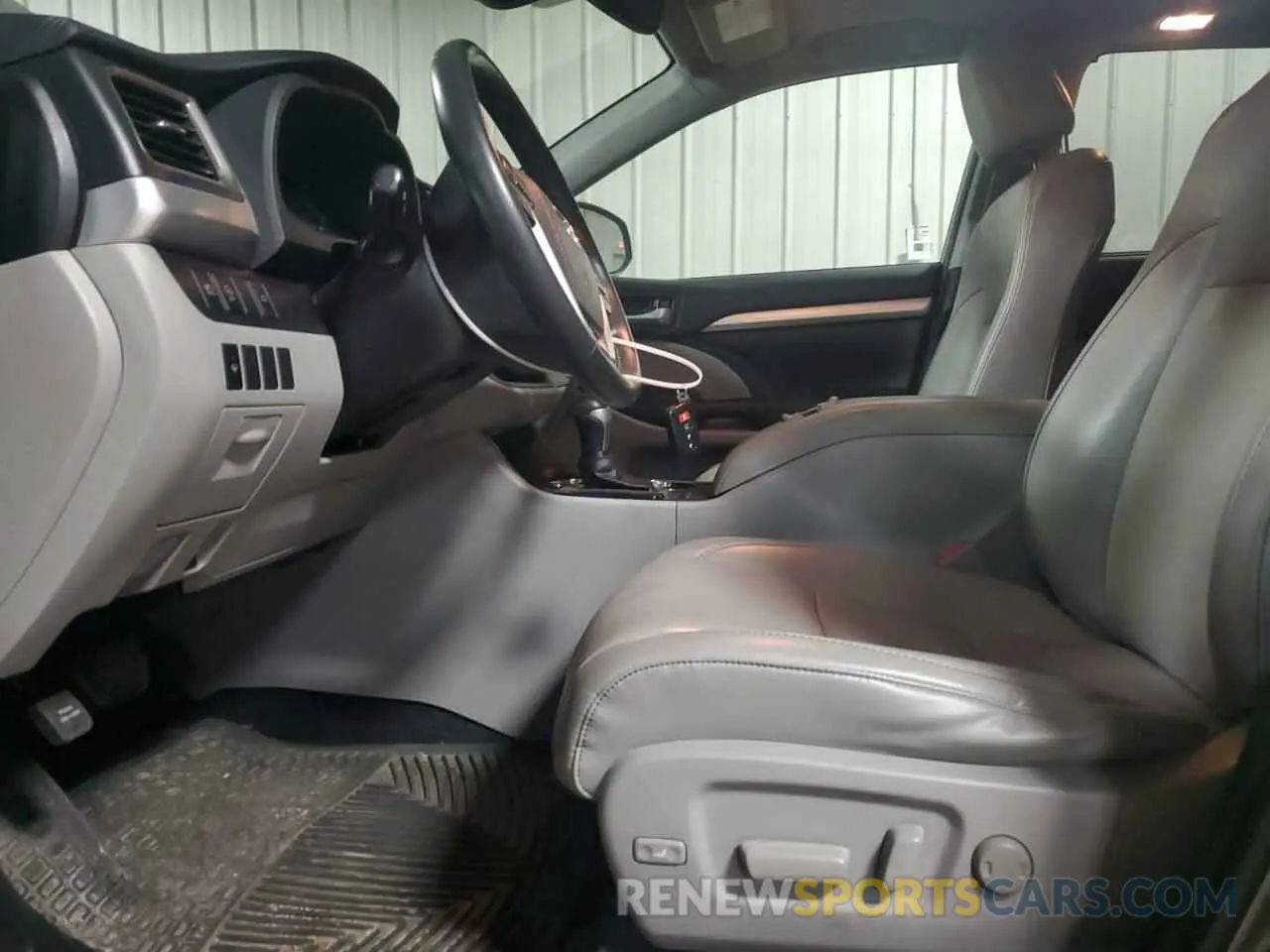 7 Photograph of a damaged car 5TDJZRFH8KS612331 TOYOTA HIGHLANDER 2019