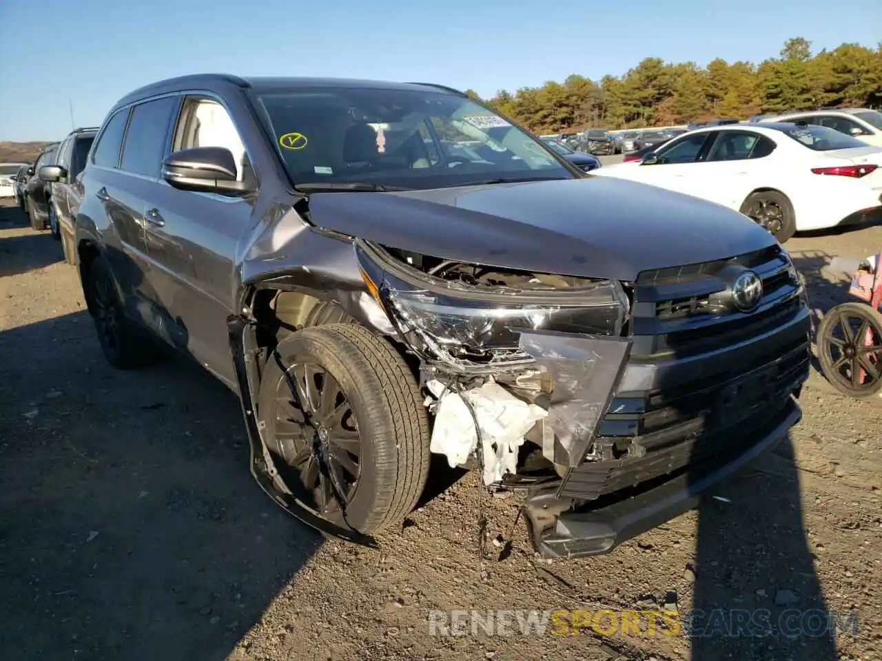 1 Photograph of a damaged car 5TDJZRFH8KS613706 TOYOTA HIGHLANDER 2019