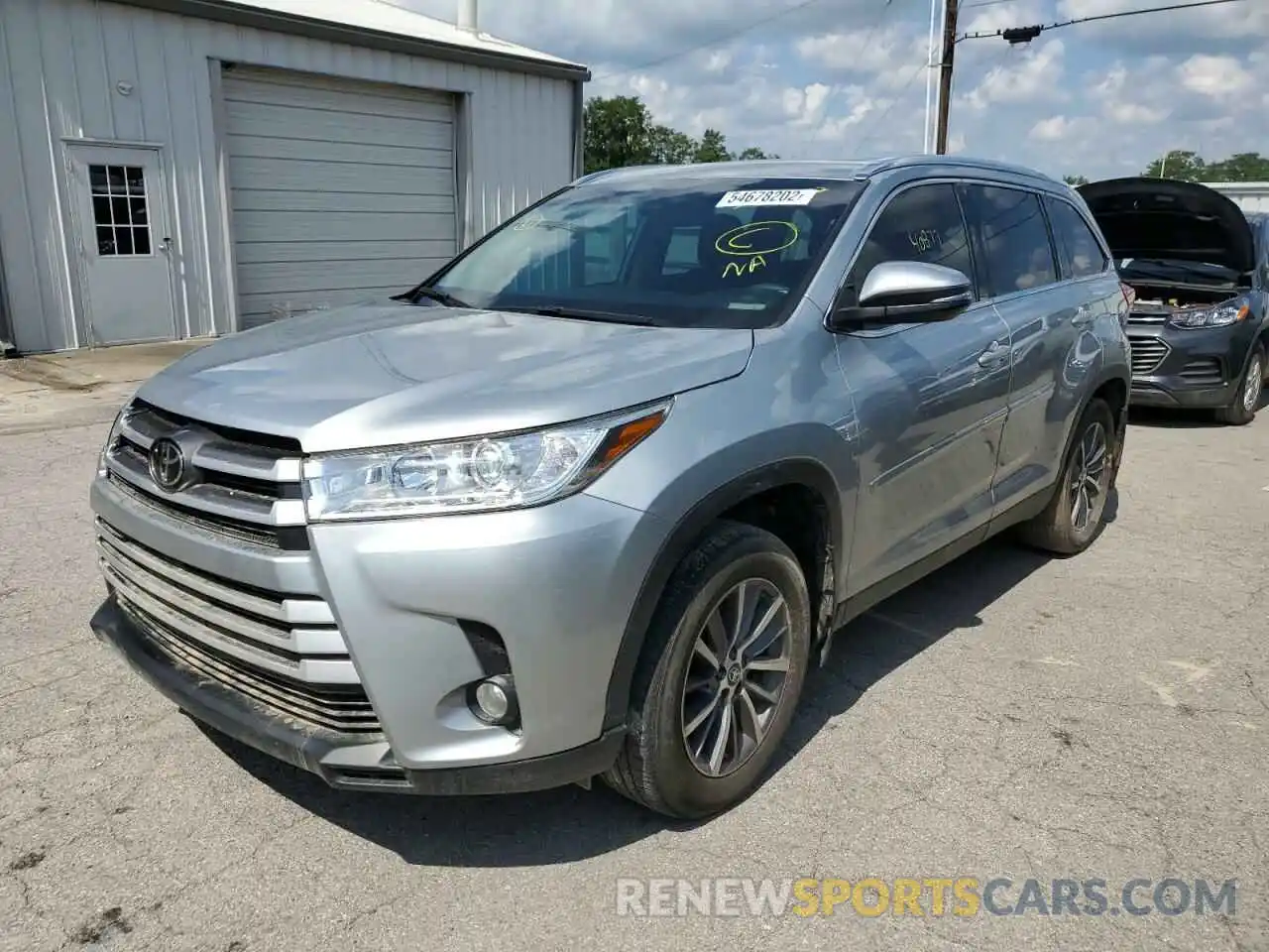 2 Photograph of a damaged car 5TDJZRFH8KS613754 TOYOTA HIGHLANDER 2019