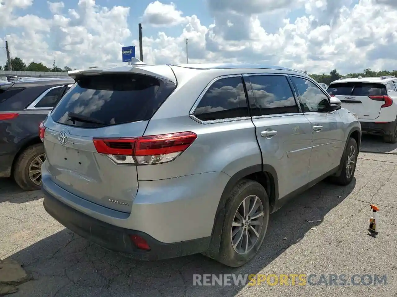 4 Photograph of a damaged car 5TDJZRFH8KS613754 TOYOTA HIGHLANDER 2019