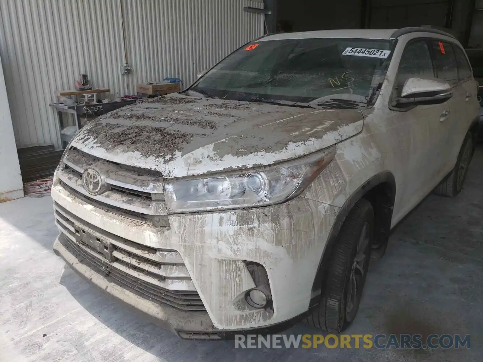 2 Photograph of a damaged car 5TDJZRFH8KS617268 TOYOTA HIGHLANDER 2019