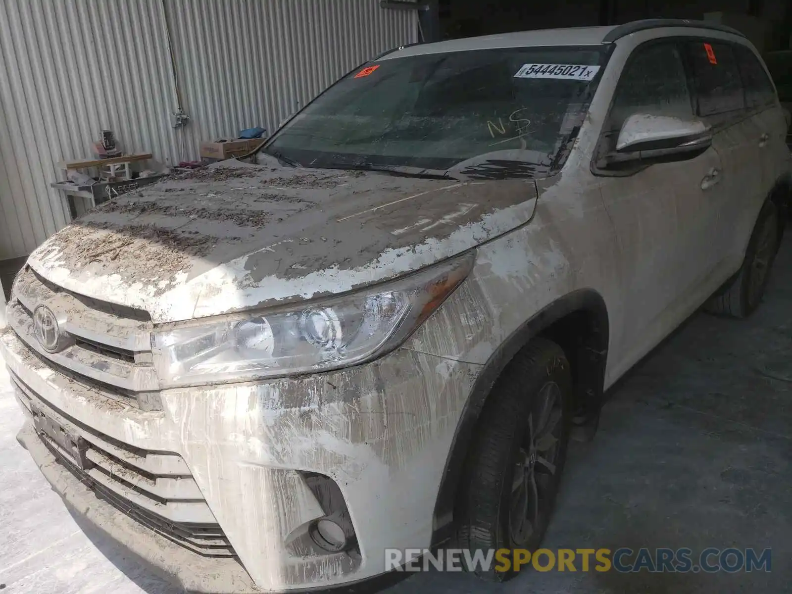 9 Photograph of a damaged car 5TDJZRFH8KS617268 TOYOTA HIGHLANDER 2019