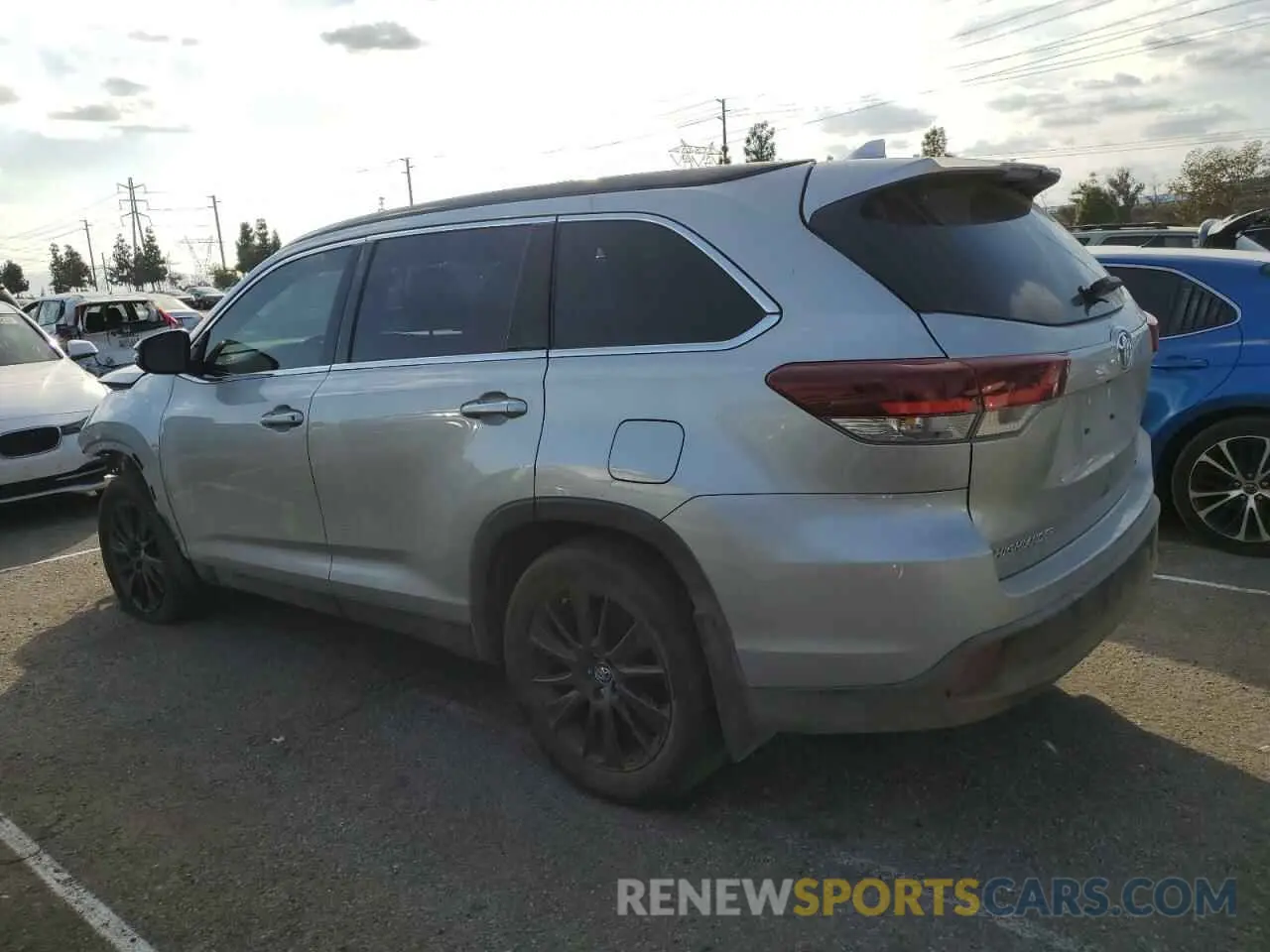 2 Photograph of a damaged car 5TDJZRFH8KS620266 TOYOTA HIGHLANDER 2019