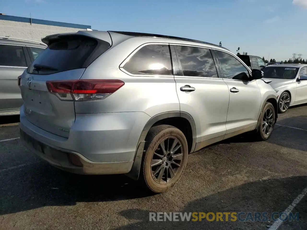 3 Photograph of a damaged car 5TDJZRFH8KS620266 TOYOTA HIGHLANDER 2019