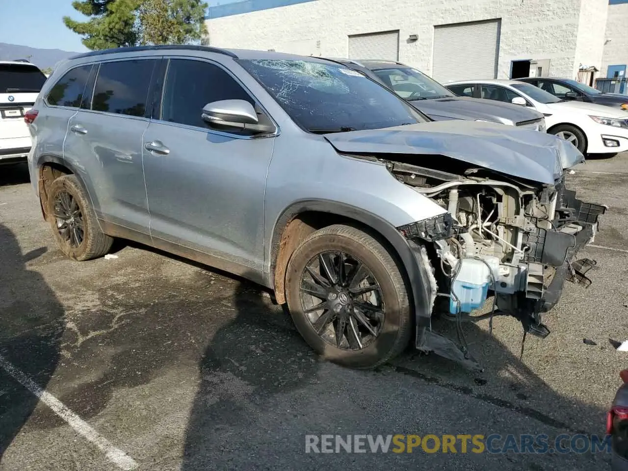 4 Photograph of a damaged car 5TDJZRFH8KS620266 TOYOTA HIGHLANDER 2019