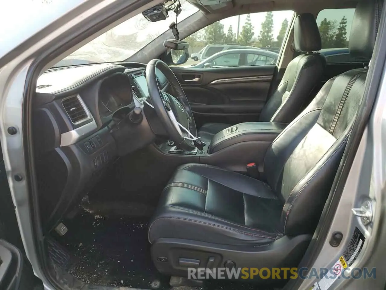 7 Photograph of a damaged car 5TDJZRFH8KS620266 TOYOTA HIGHLANDER 2019
