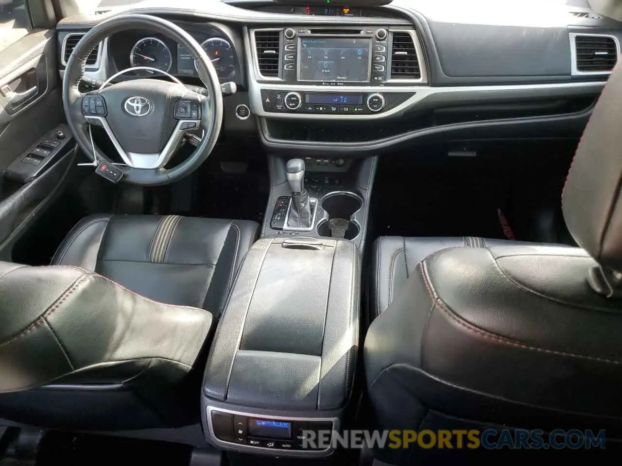8 Photograph of a damaged car 5TDJZRFH8KS620266 TOYOTA HIGHLANDER 2019