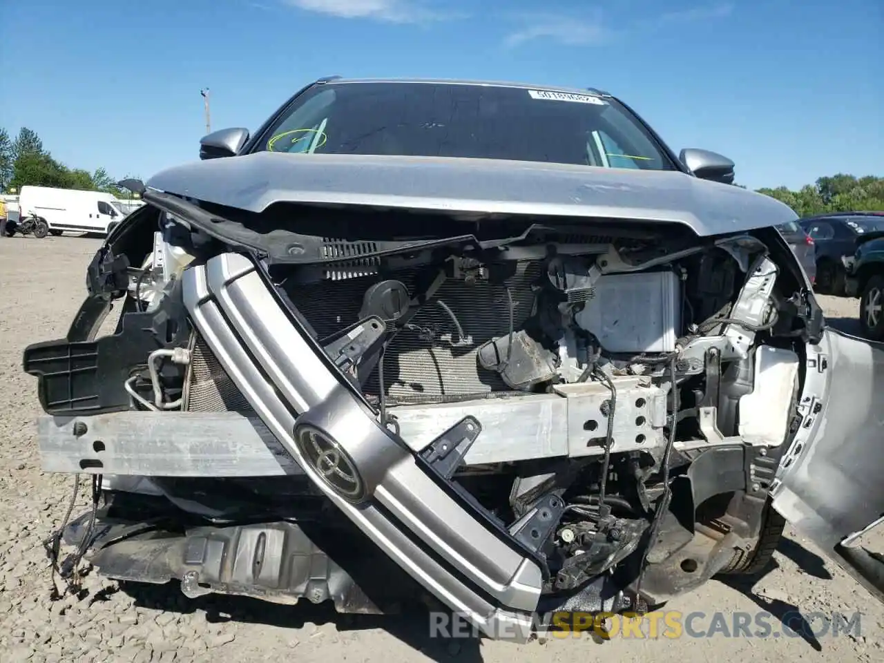 9 Photograph of a damaged car 5TDJZRFH8KS622390 TOYOTA HIGHLANDER 2019