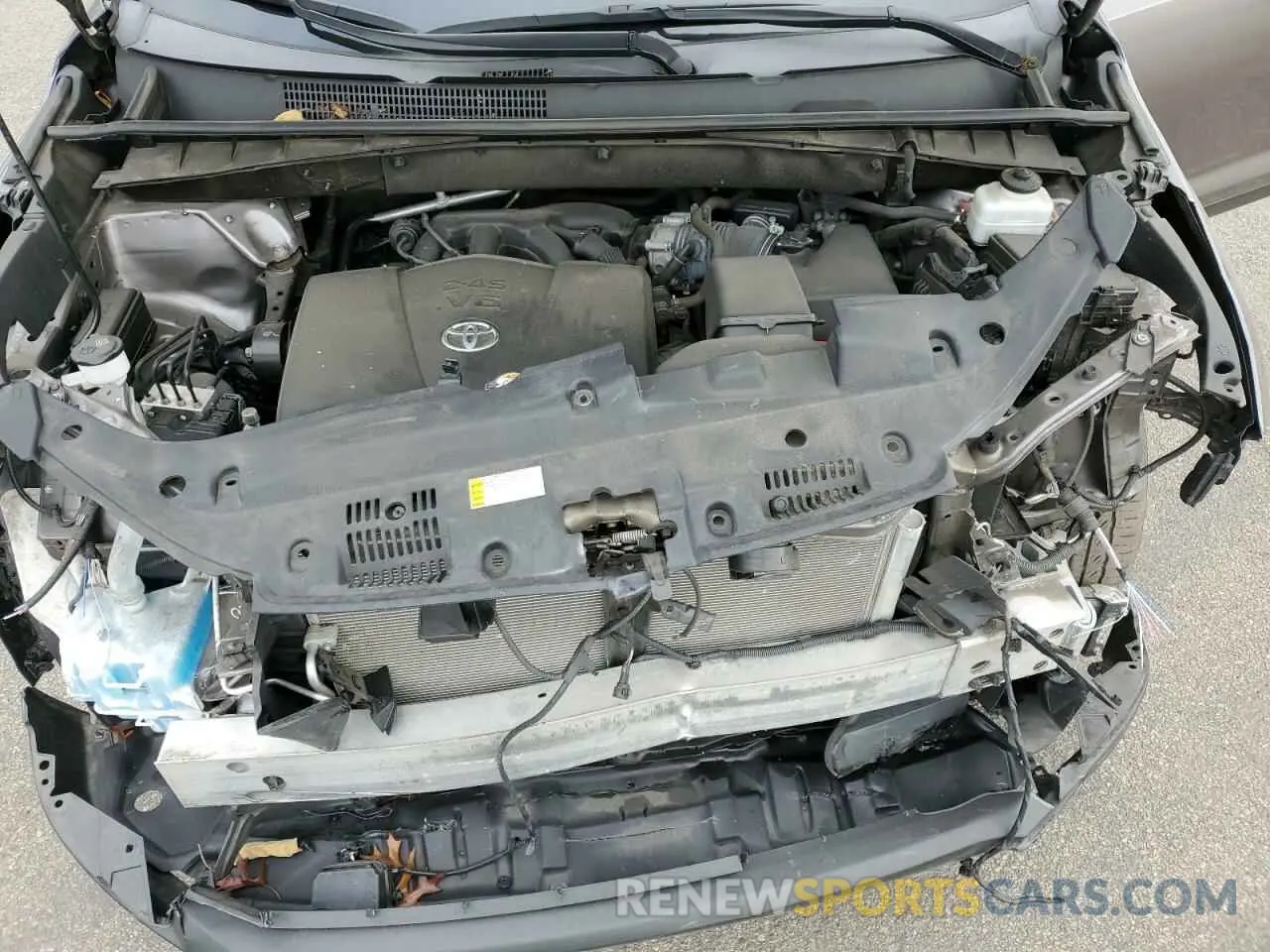 12 Photograph of a damaged car 5TDJZRFH8KS624673 TOYOTA HIGHLANDER 2019