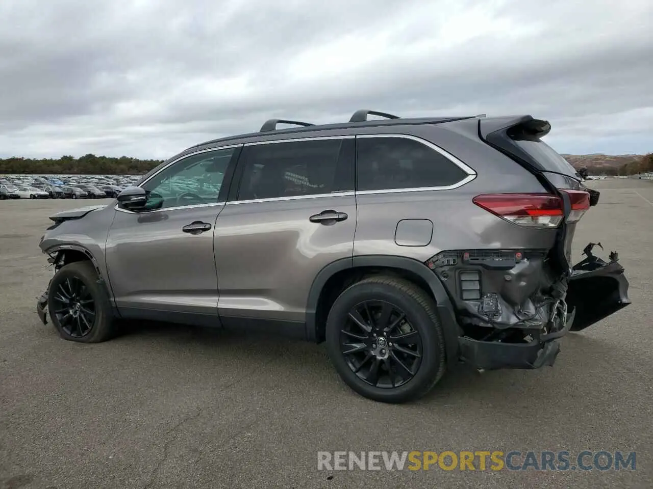2 Photograph of a damaged car 5TDJZRFH8KS624673 TOYOTA HIGHLANDER 2019