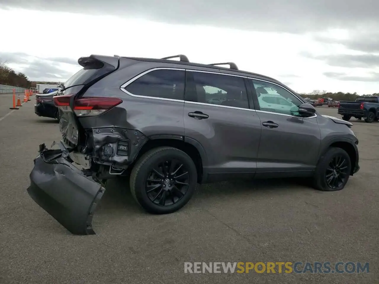 3 Photograph of a damaged car 5TDJZRFH8KS624673 TOYOTA HIGHLANDER 2019