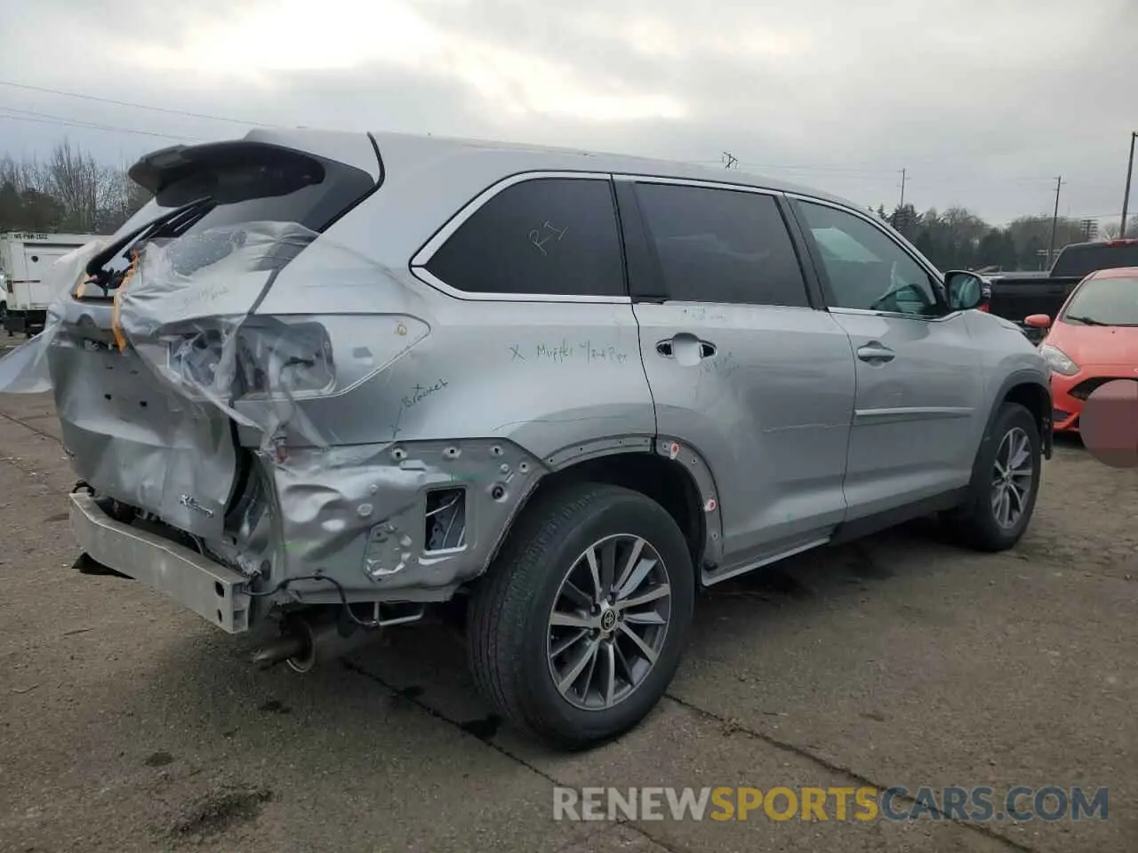 3 Photograph of a damaged car 5TDJZRFH8KS626200 TOYOTA HIGHLANDER 2019