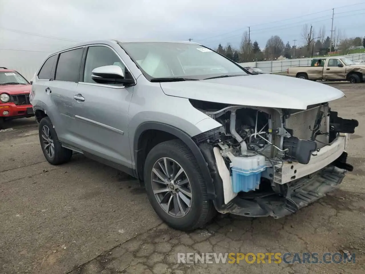4 Photograph of a damaged car 5TDJZRFH8KS626200 TOYOTA HIGHLANDER 2019