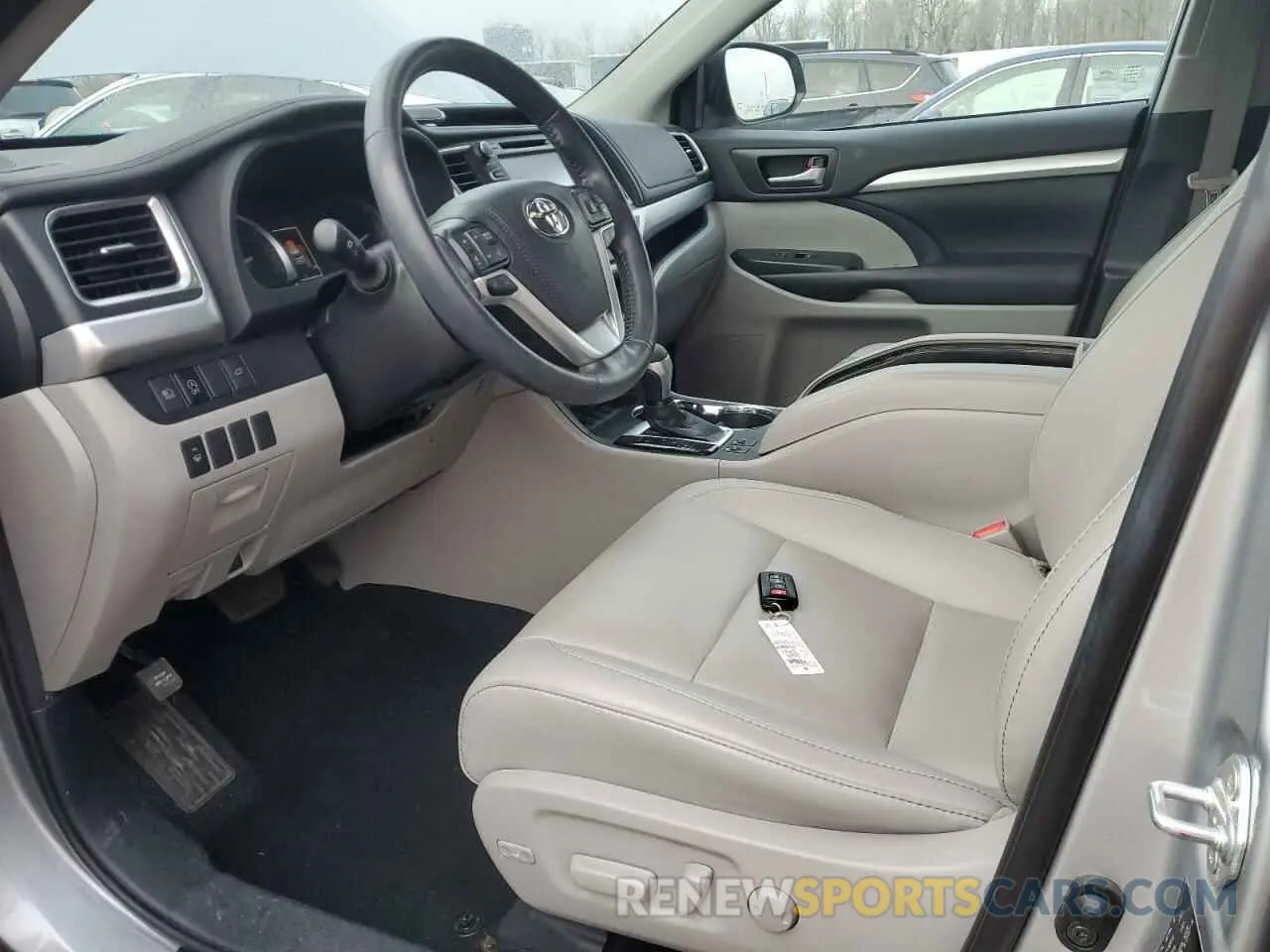 7 Photograph of a damaged car 5TDJZRFH8KS626200 TOYOTA HIGHLANDER 2019