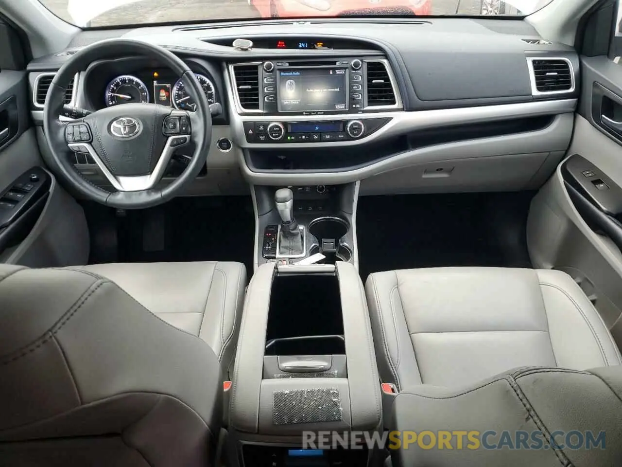 8 Photograph of a damaged car 5TDJZRFH8KS626200 TOYOTA HIGHLANDER 2019