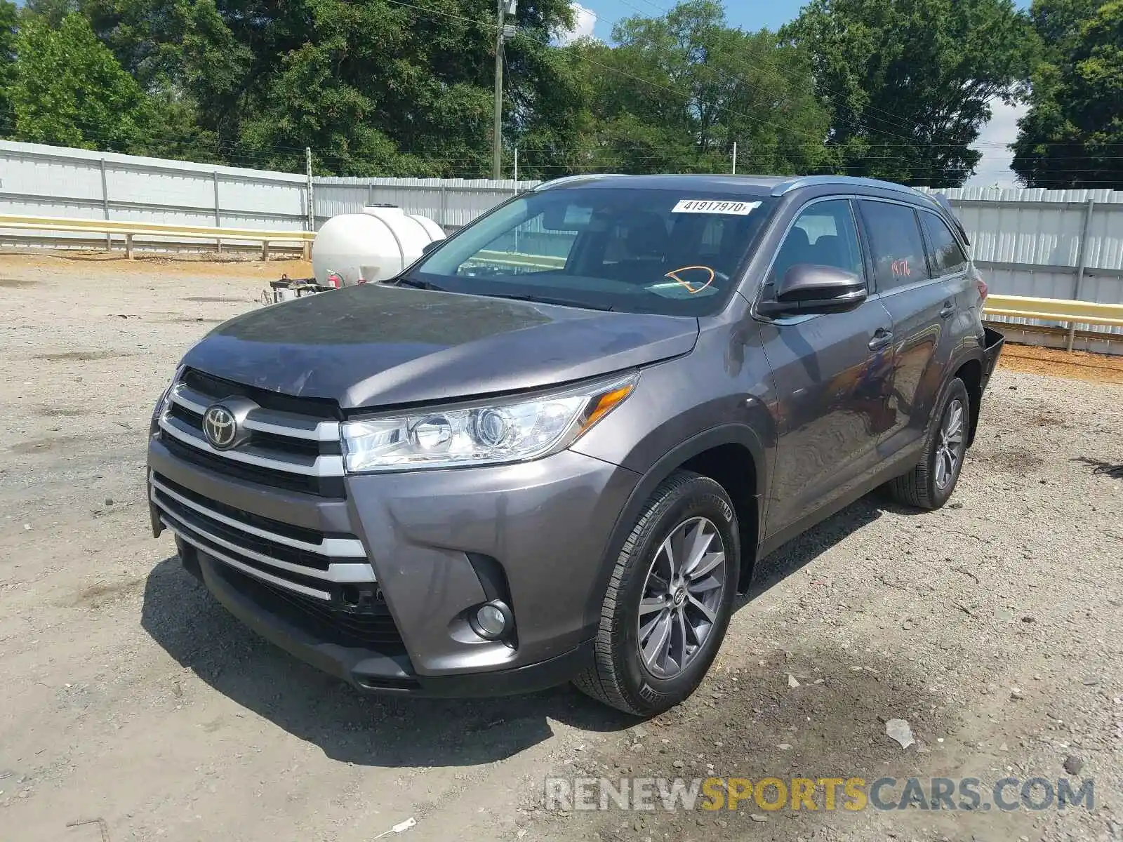 2 Photograph of a damaged car 5TDJZRFH8KS705673 TOYOTA HIGHLANDER 2019