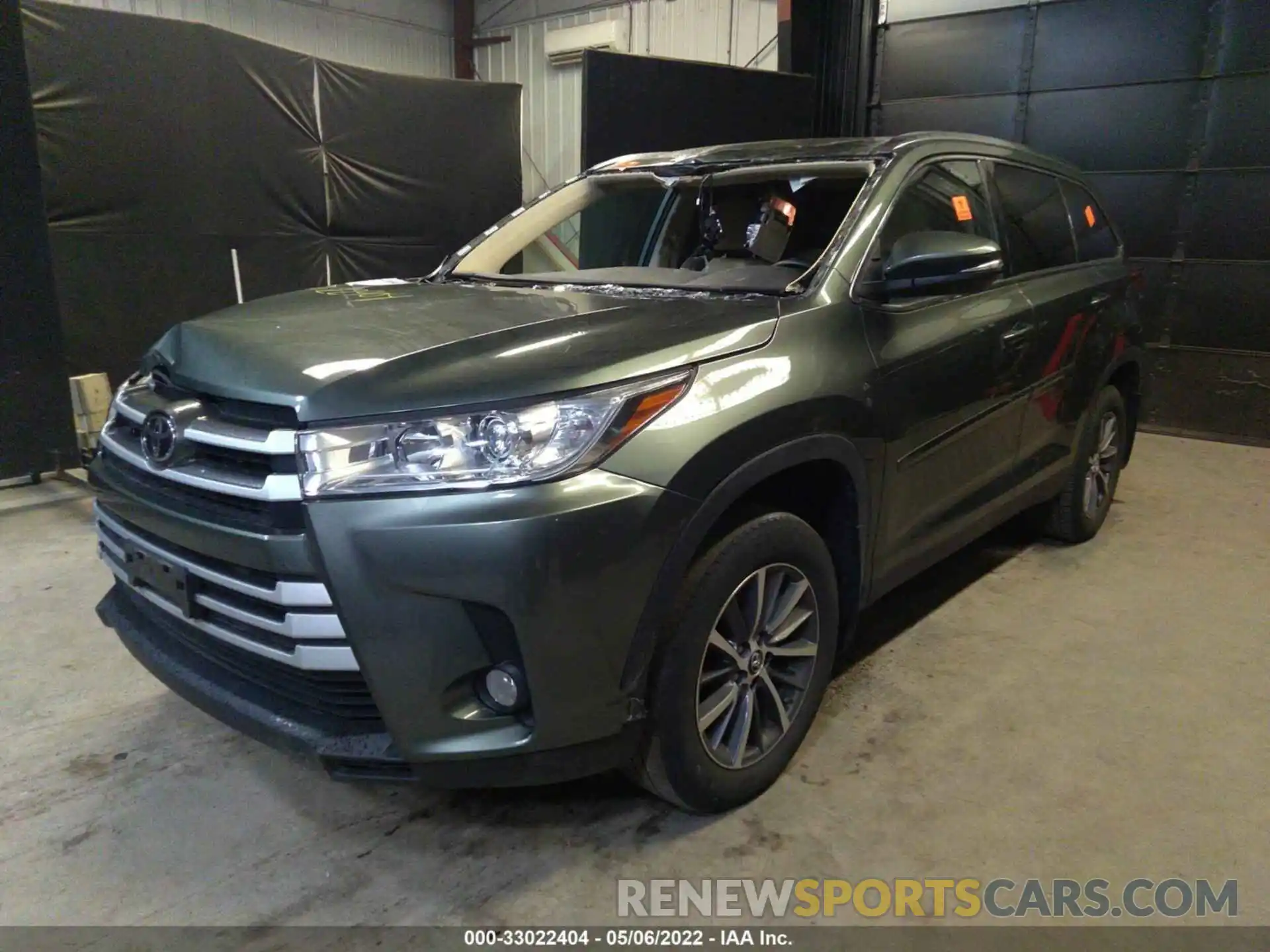 2 Photograph of a damaged car 5TDJZRFH8KS709187 TOYOTA HIGHLANDER 2019