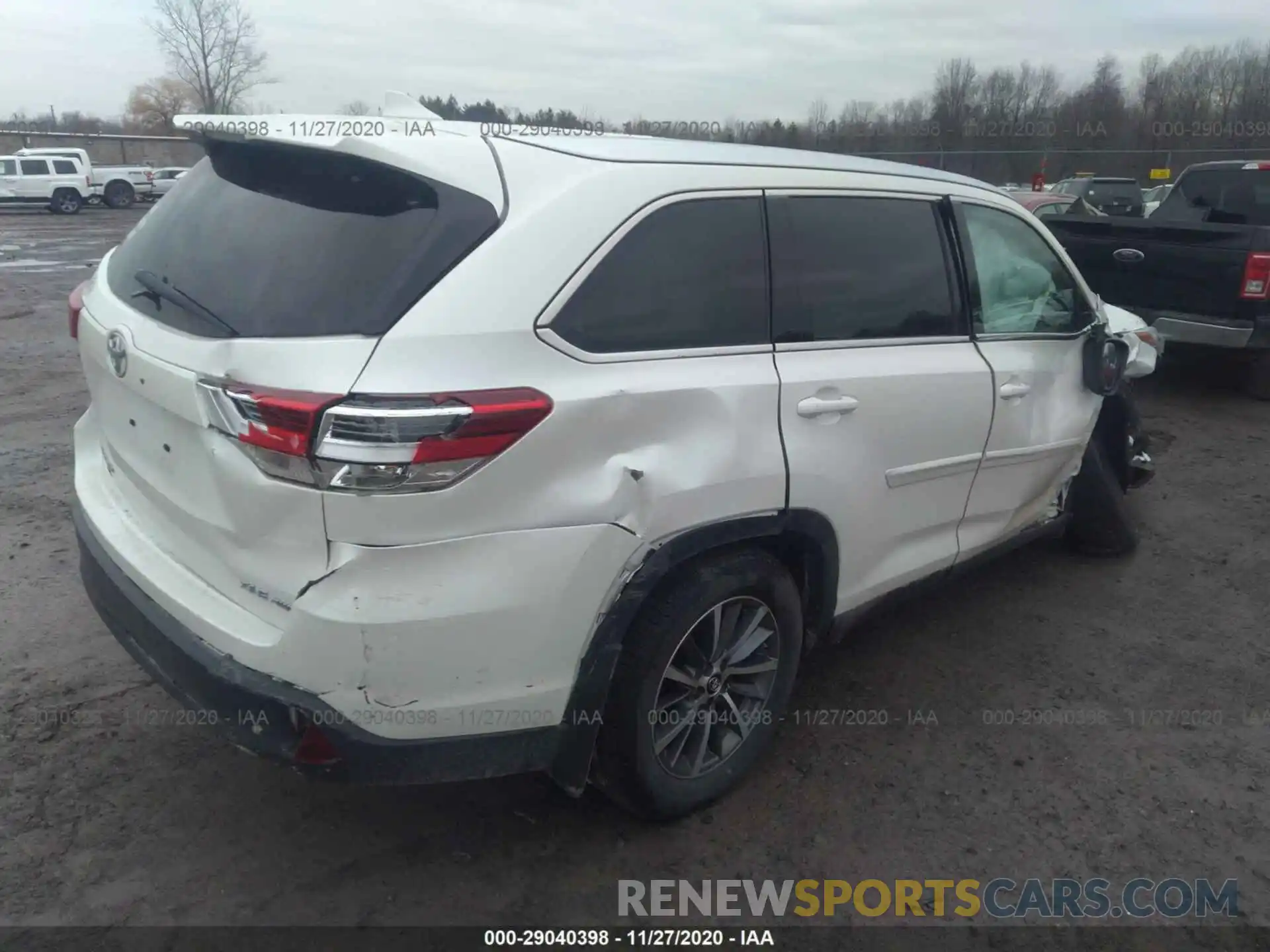 4 Photograph of a damaged car 5TDJZRFH8KS711263 TOYOTA HIGHLANDER 2019