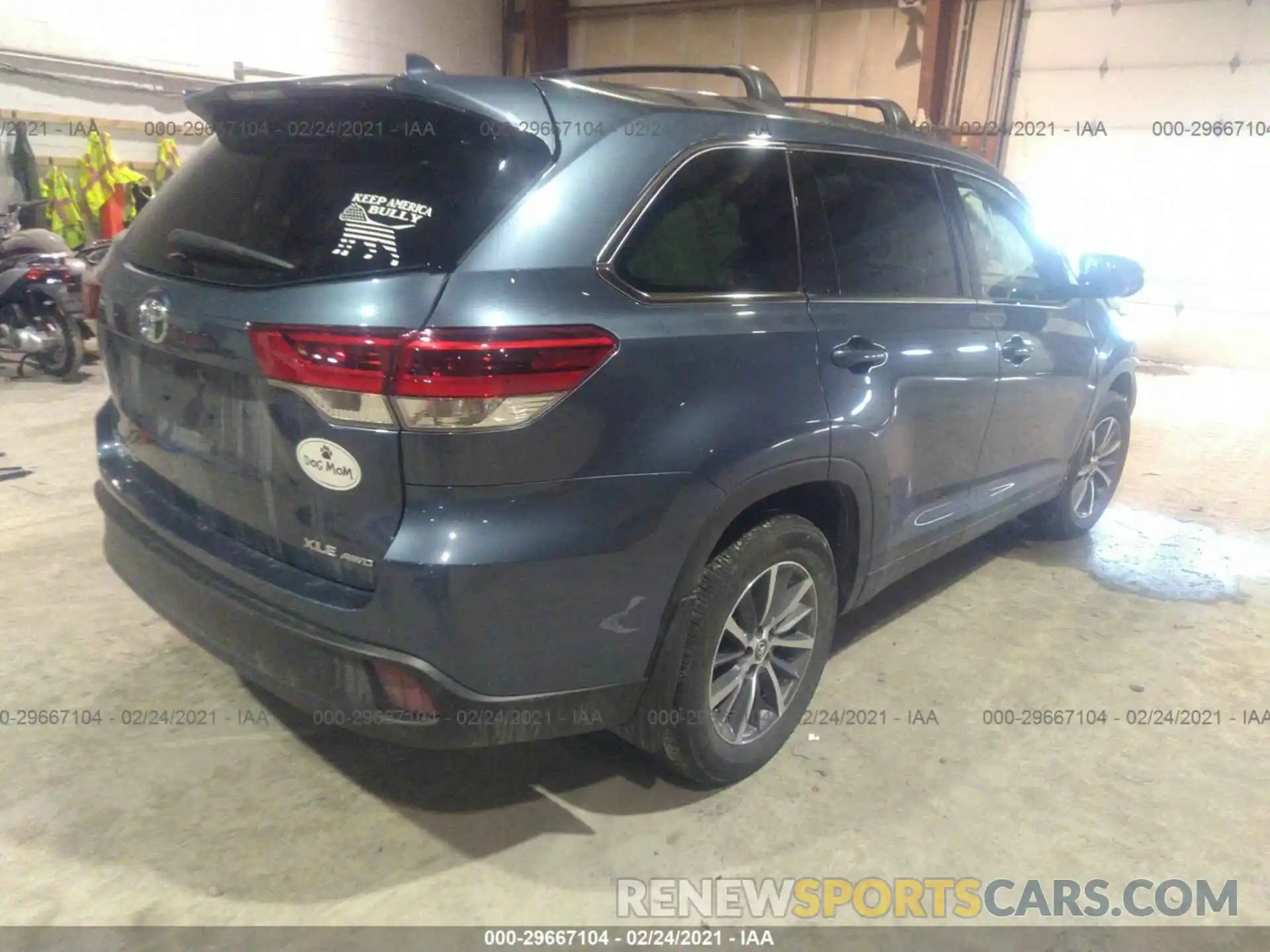 4 Photograph of a damaged car 5TDJZRFH8KS714440 TOYOTA HIGHLANDER 2019