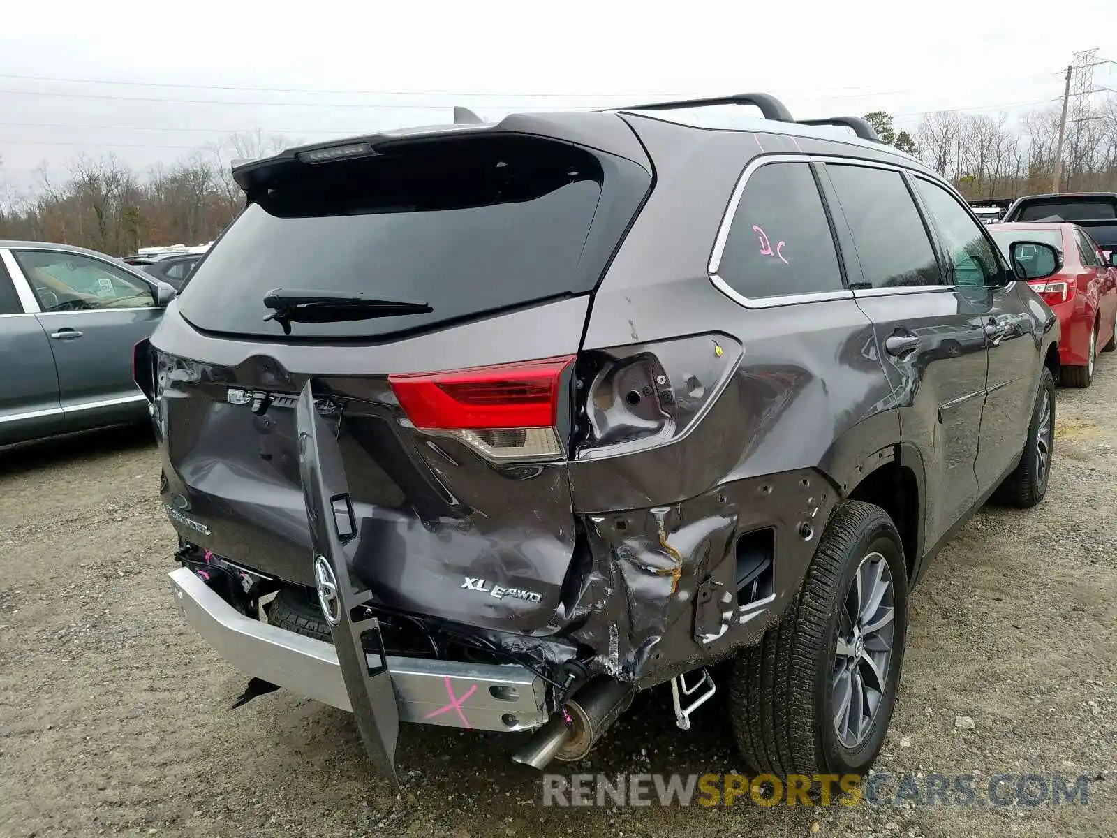 4 Photograph of a damaged car 5TDJZRFH8KS714938 TOYOTA HIGHLANDER 2019