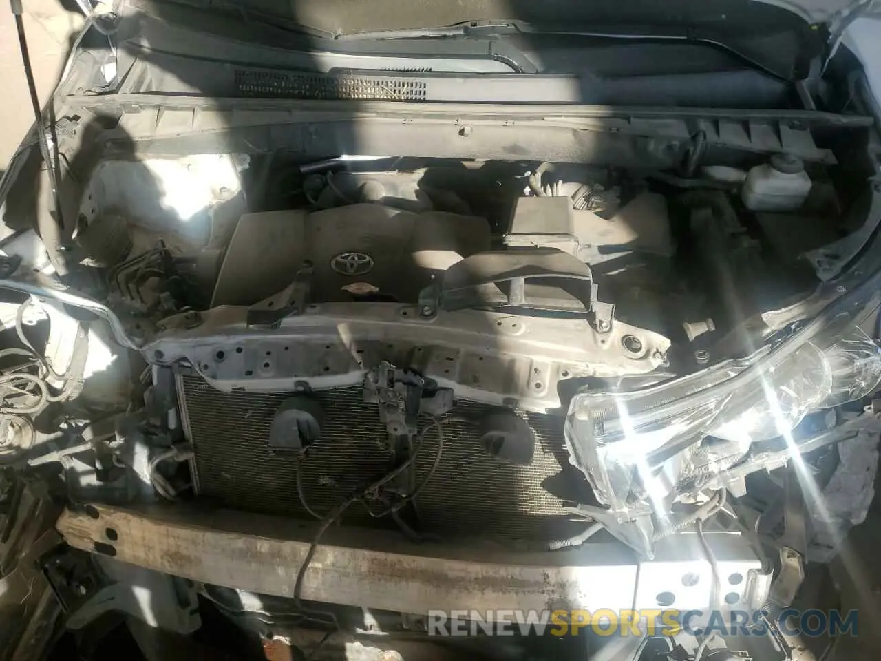 14 Photograph of a damaged car 5TDJZRFH8KS723817 TOYOTA HIGHLANDER 2019