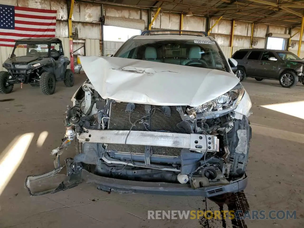 5 Photograph of a damaged car 5TDJZRFH8KS723817 TOYOTA HIGHLANDER 2019