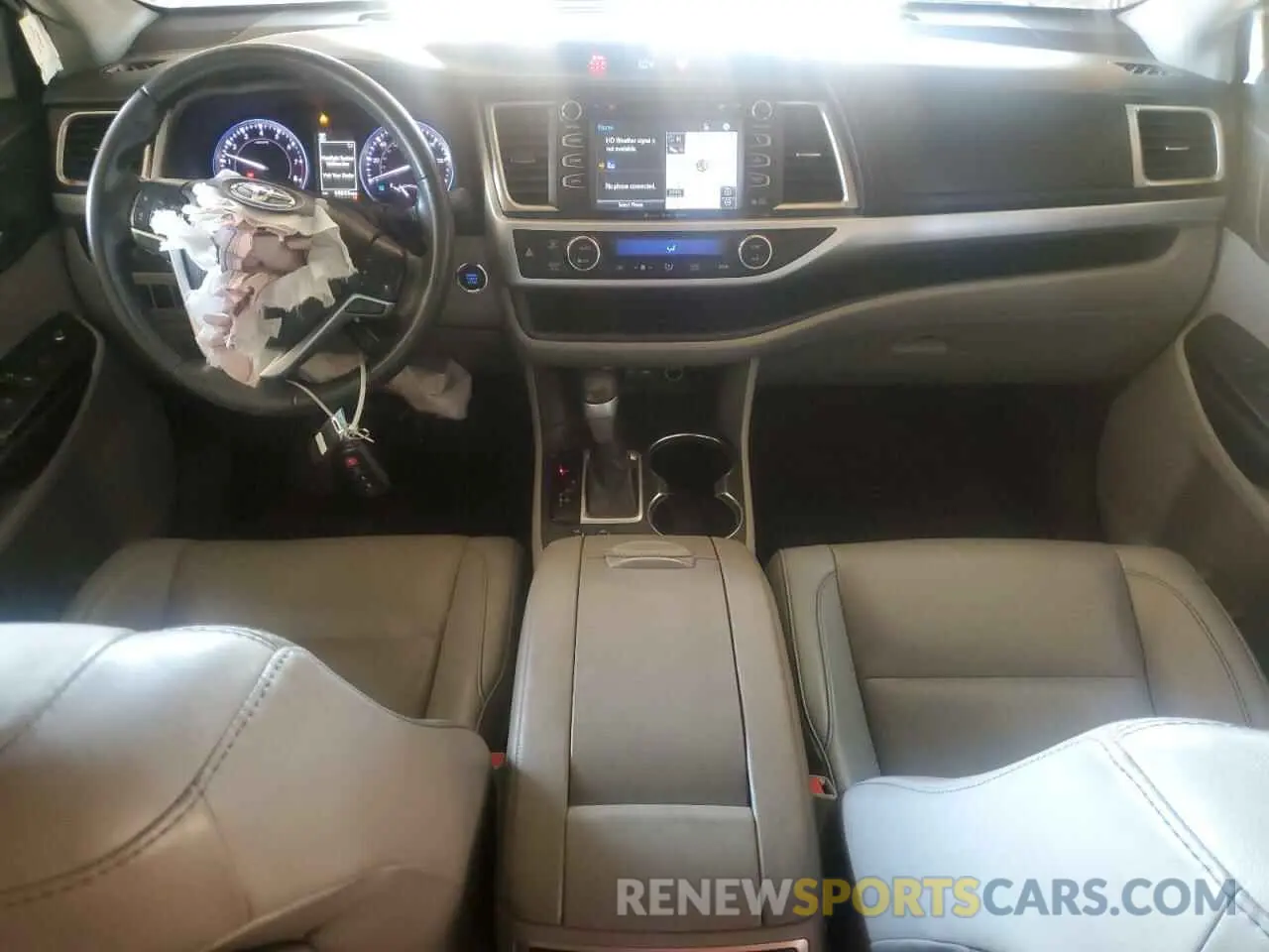 8 Photograph of a damaged car 5TDJZRFH8KS723817 TOYOTA HIGHLANDER 2019