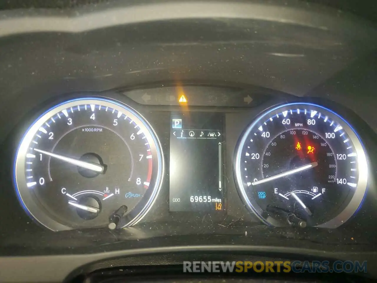 9 Photograph of a damaged car 5TDJZRFH8KS723817 TOYOTA HIGHLANDER 2019