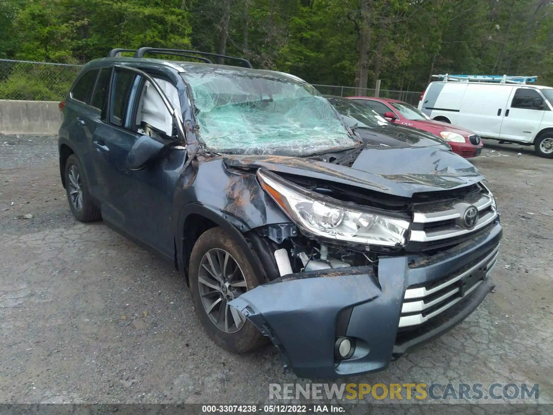 1 Photograph of a damaged car 5TDJZRFH8KS744201 TOYOTA HIGHLANDER 2019