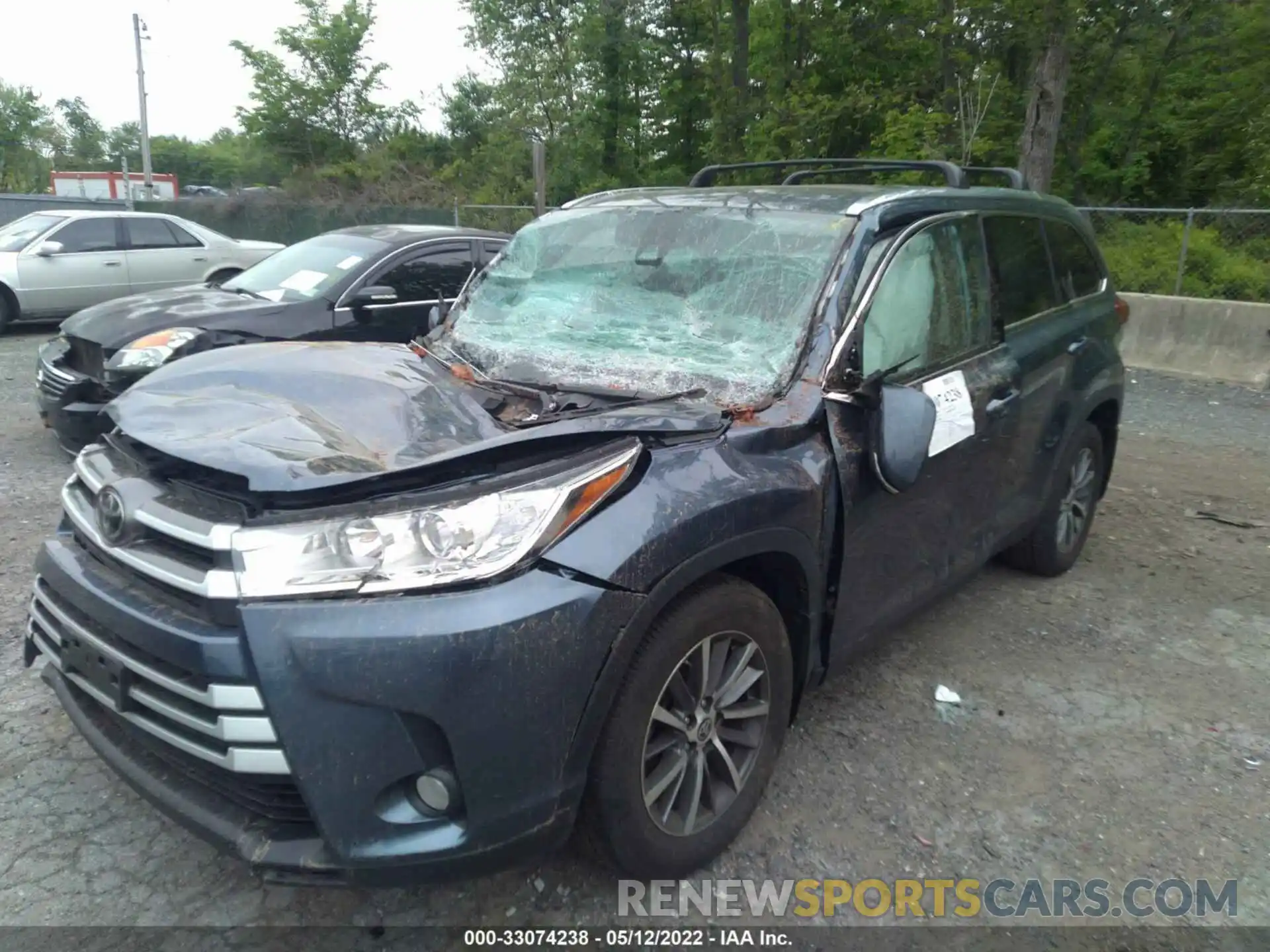 2 Photograph of a damaged car 5TDJZRFH8KS744201 TOYOTA HIGHLANDER 2019