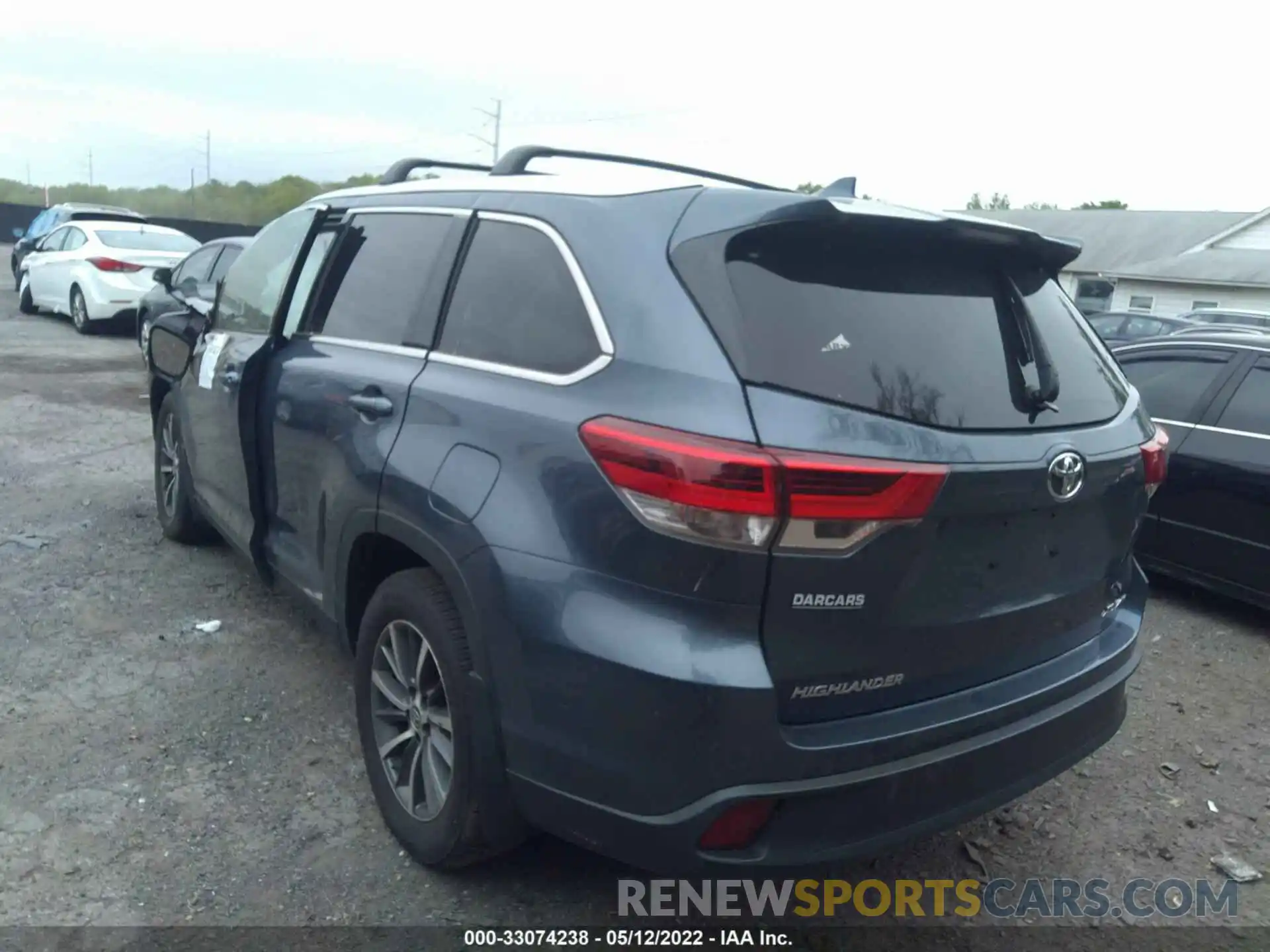 3 Photograph of a damaged car 5TDJZRFH8KS744201 TOYOTA HIGHLANDER 2019