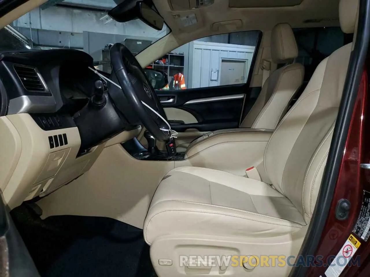 7 Photograph of a damaged car 5TDJZRFH8KS918297 TOYOTA HIGHLANDER 2019
