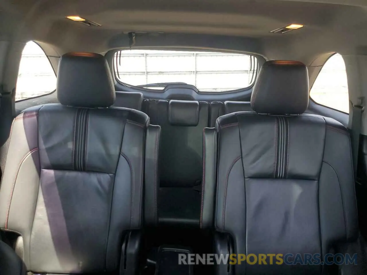 10 Photograph of a damaged car 5TDJZRFH8KS919434 TOYOTA HIGHLANDER 2019