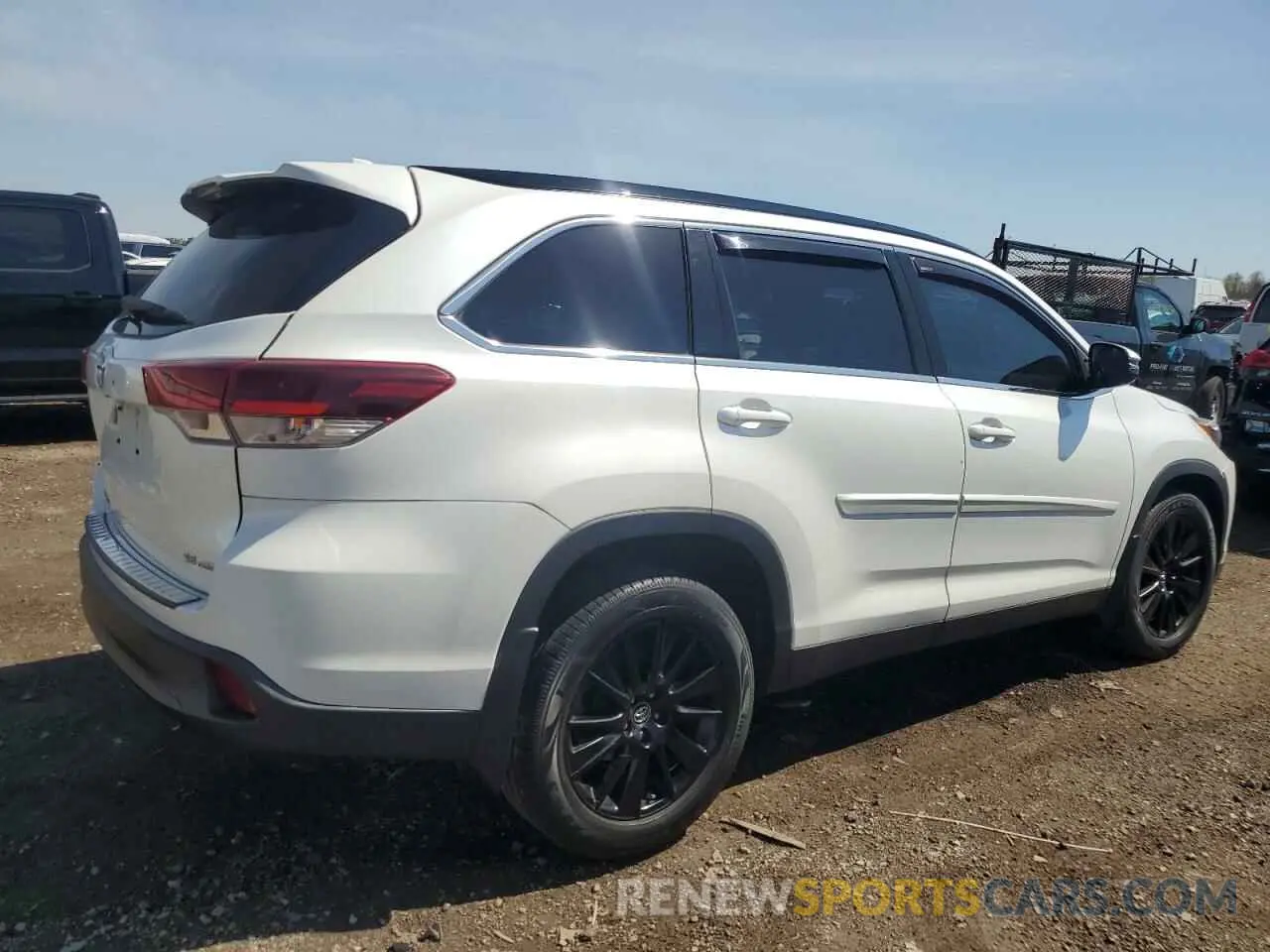 3 Photograph of a damaged car 5TDJZRFH8KS919434 TOYOTA HIGHLANDER 2019
