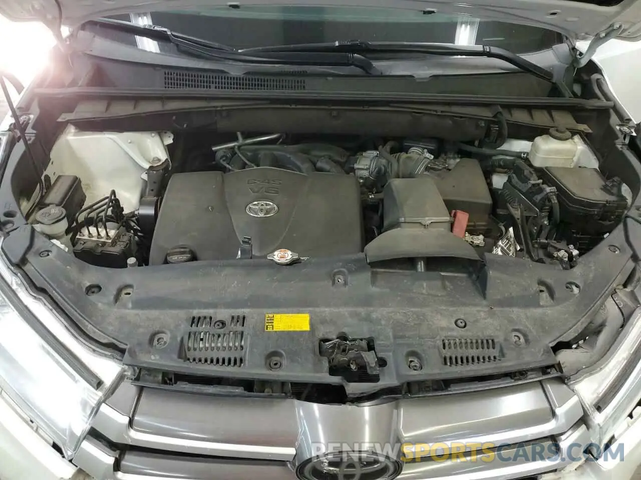 12 Photograph of a damaged car 5TDJZRFH8KS919840 TOYOTA HIGHLANDER 2019
