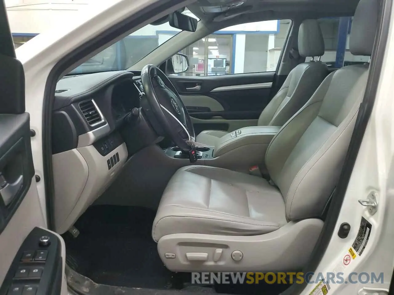 7 Photograph of a damaged car 5TDJZRFH8KS919840 TOYOTA HIGHLANDER 2019